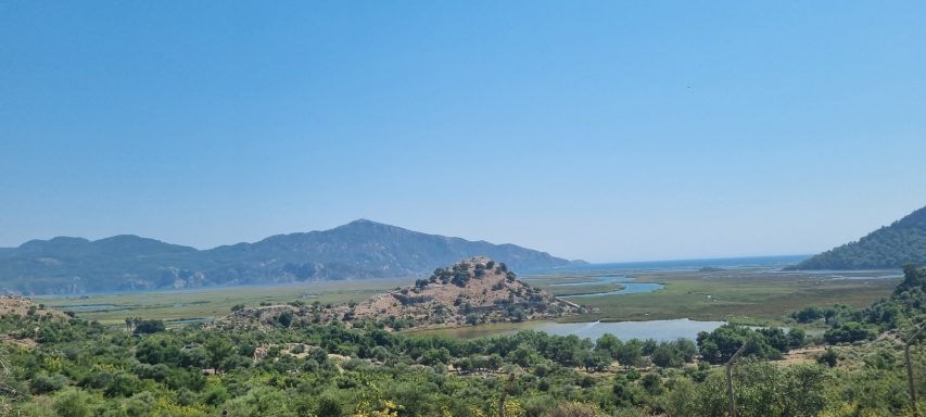 Blick über den Dalyanfluss Dalyanfluss von Kaunos aus zu sehen