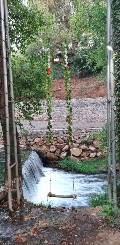 Yavurlakcay Restaurant Schaukeln am Wasser in Yavurlakcay
